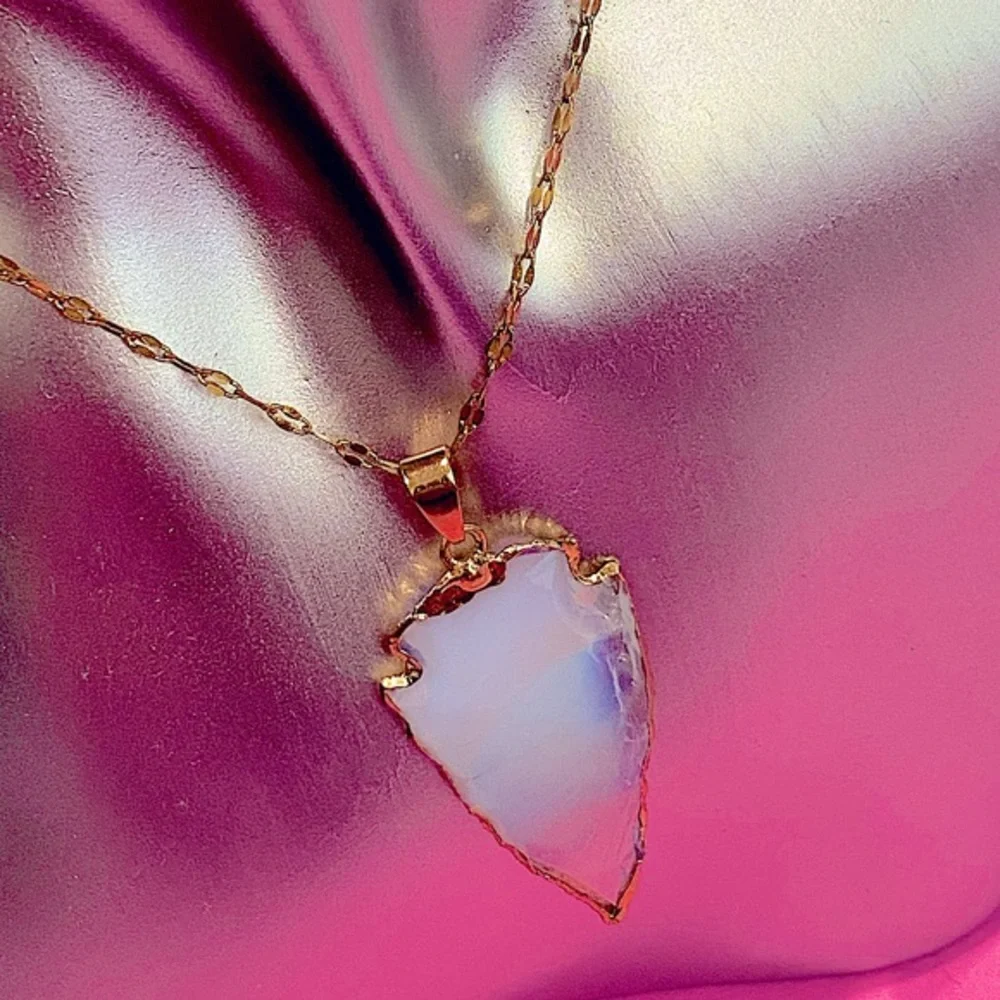 Opal stone arrowhead pendant stainless steel chain - Picture 3 of 10